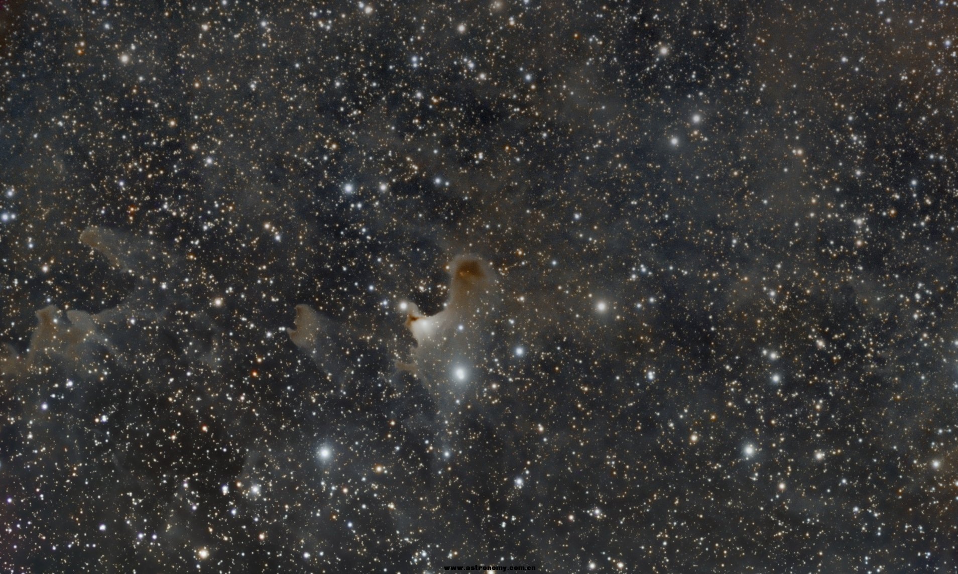VDB 141 LLRGB-PIX-MASK-strech-DBE-NR-ABE-MT.jpg