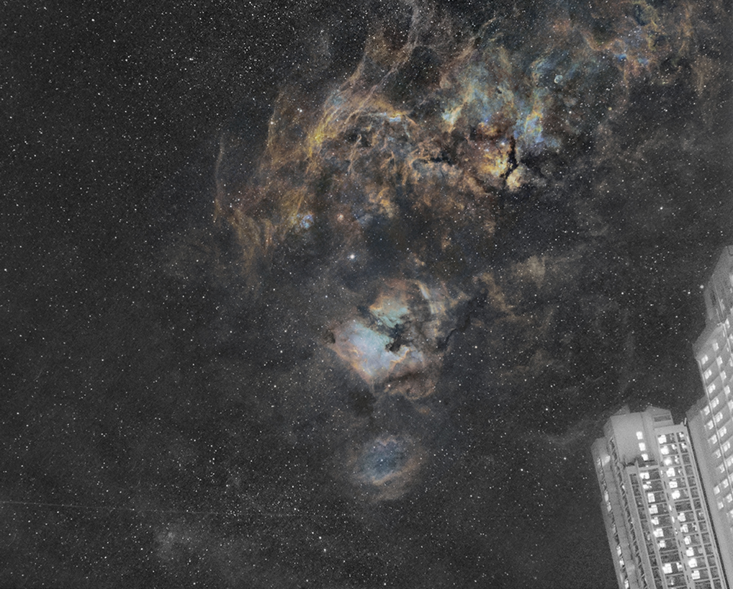 带地景的北美星云.jpg