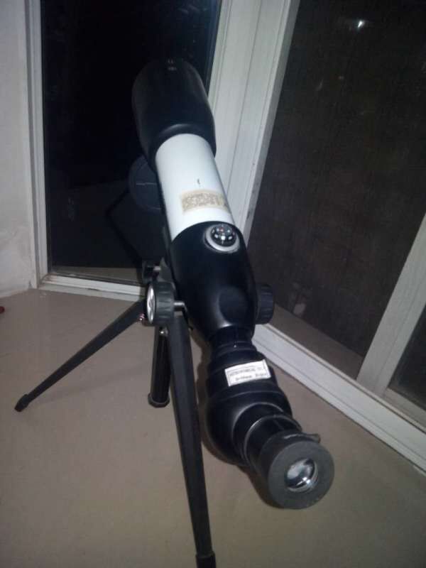器材:杂牌小望远镜+神舟手机隔窗拍摄