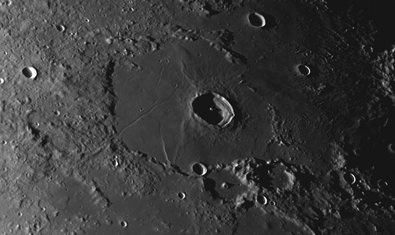 8_05h24m_c_pp_Lacus_Mortis_region.jpg