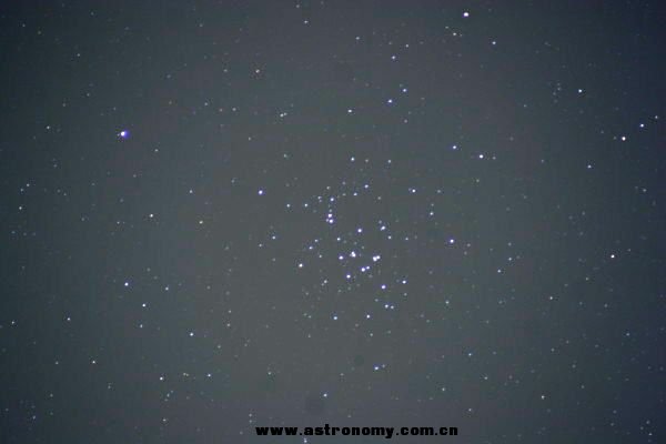 A single 4 minute exposure of M44 - due East at 26.5° altitude - no field rotation.
