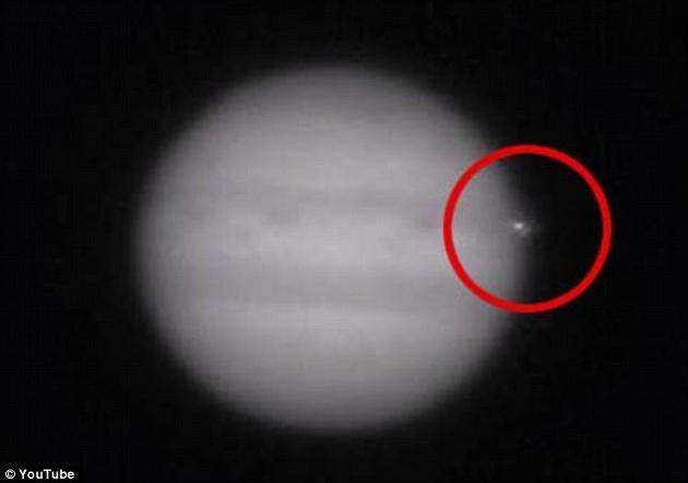 小行星撞木星1.jpg