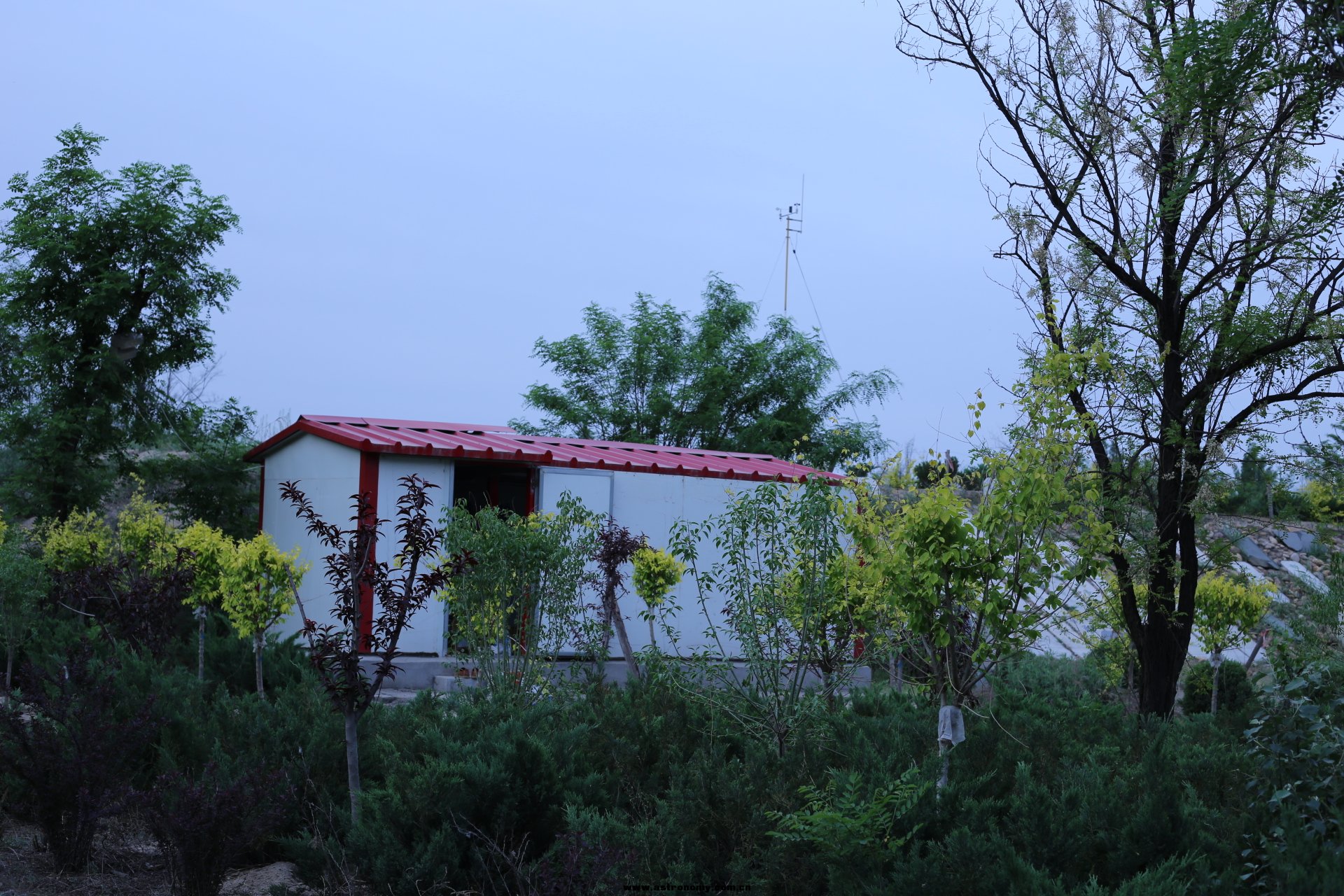 碧林天文台被绿植所环绕
