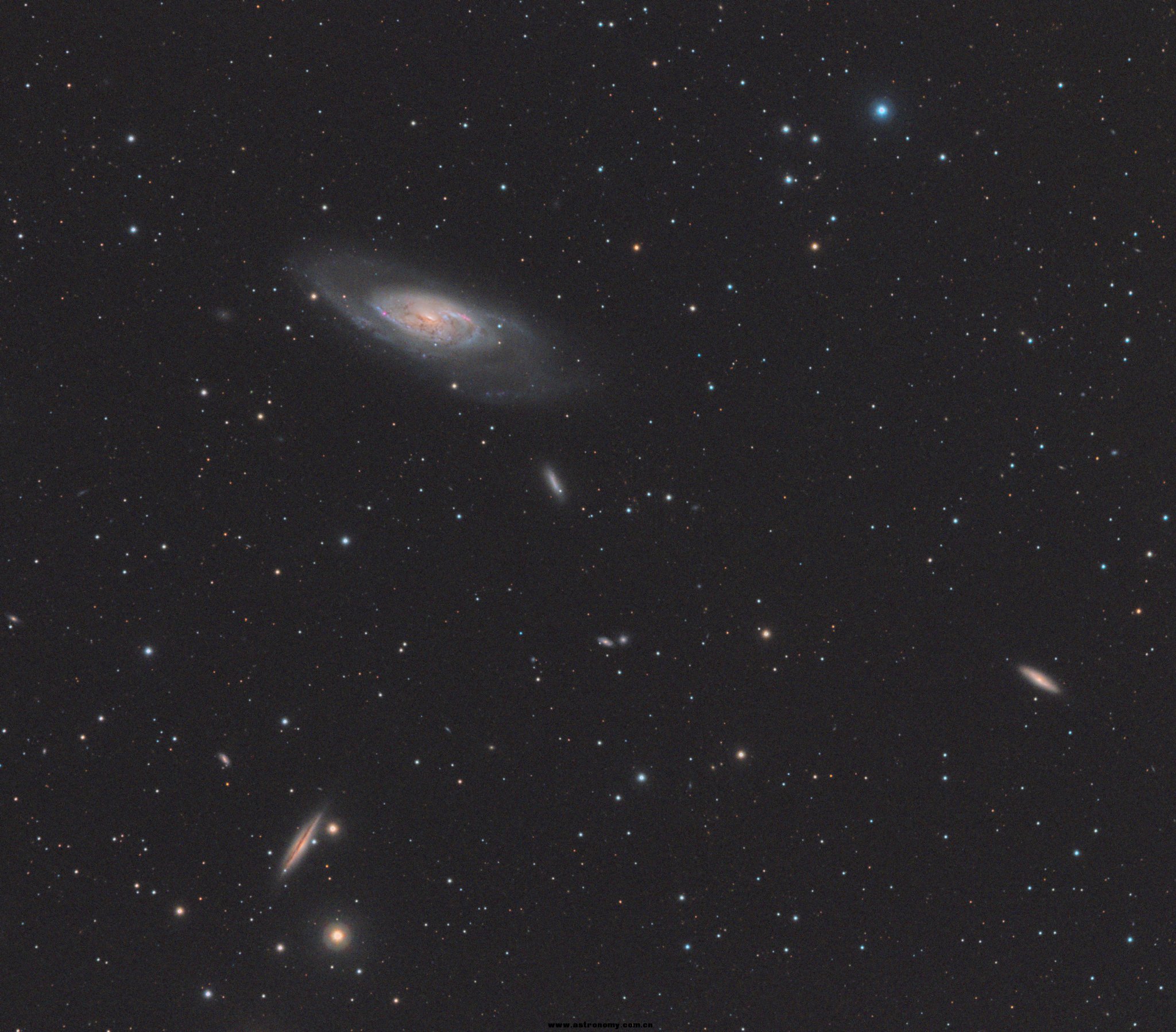 M106_x34_B.jpg