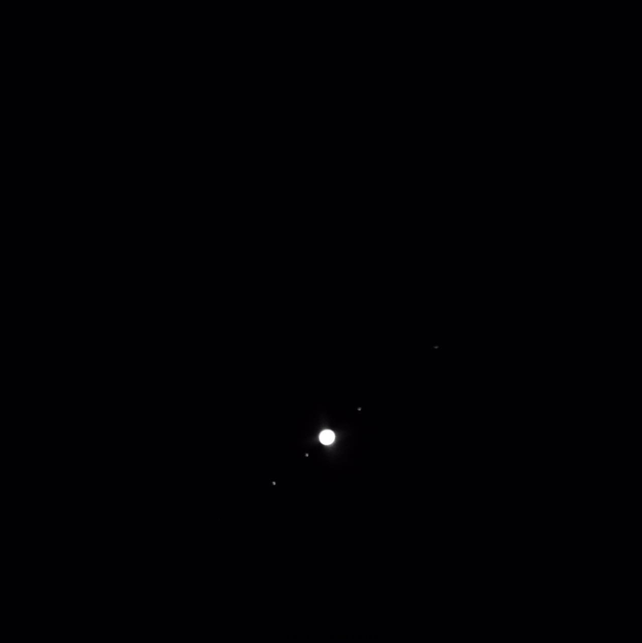 图1 木星与四颗卫星
