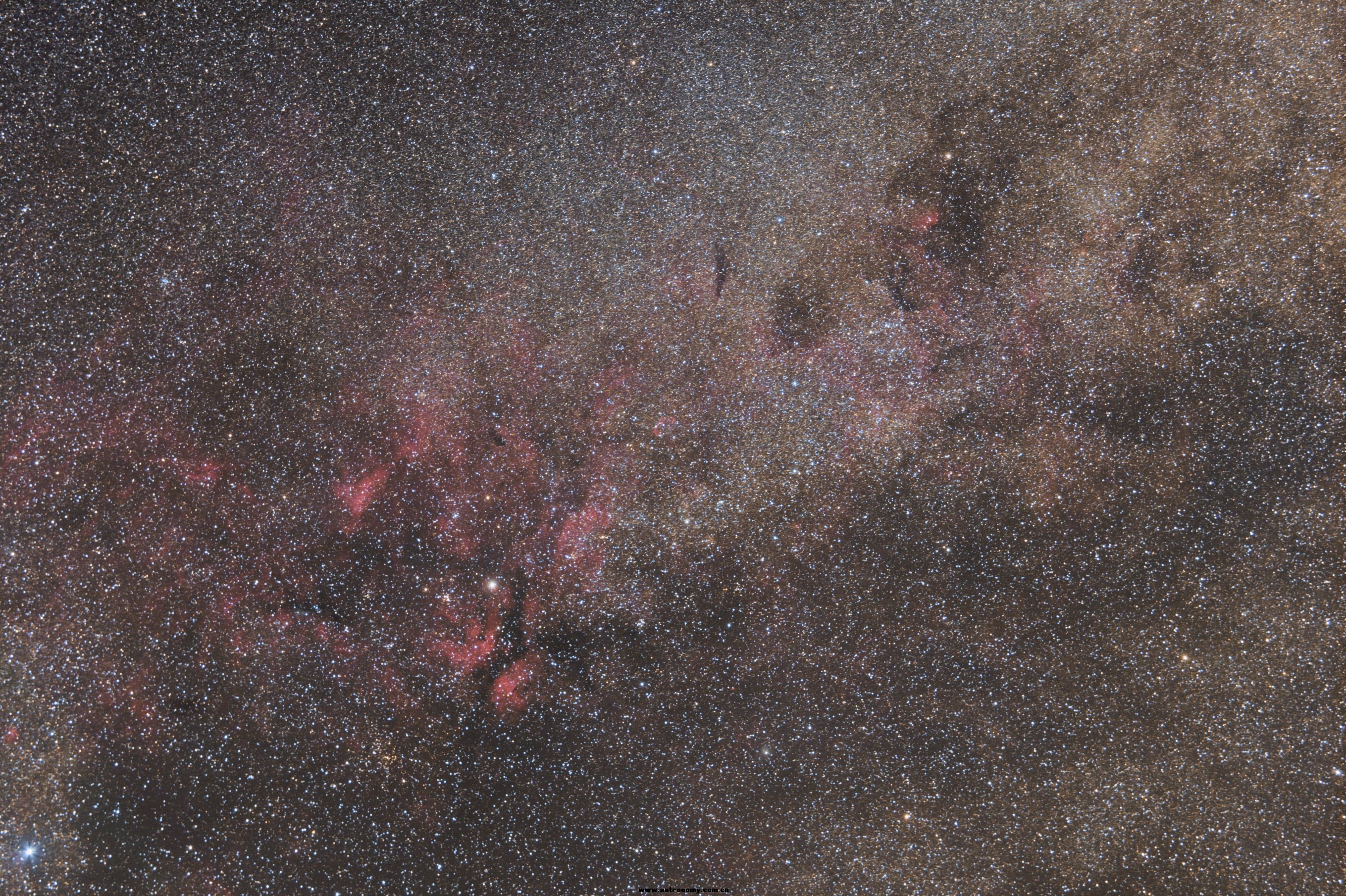 IC1318_b2.jpg