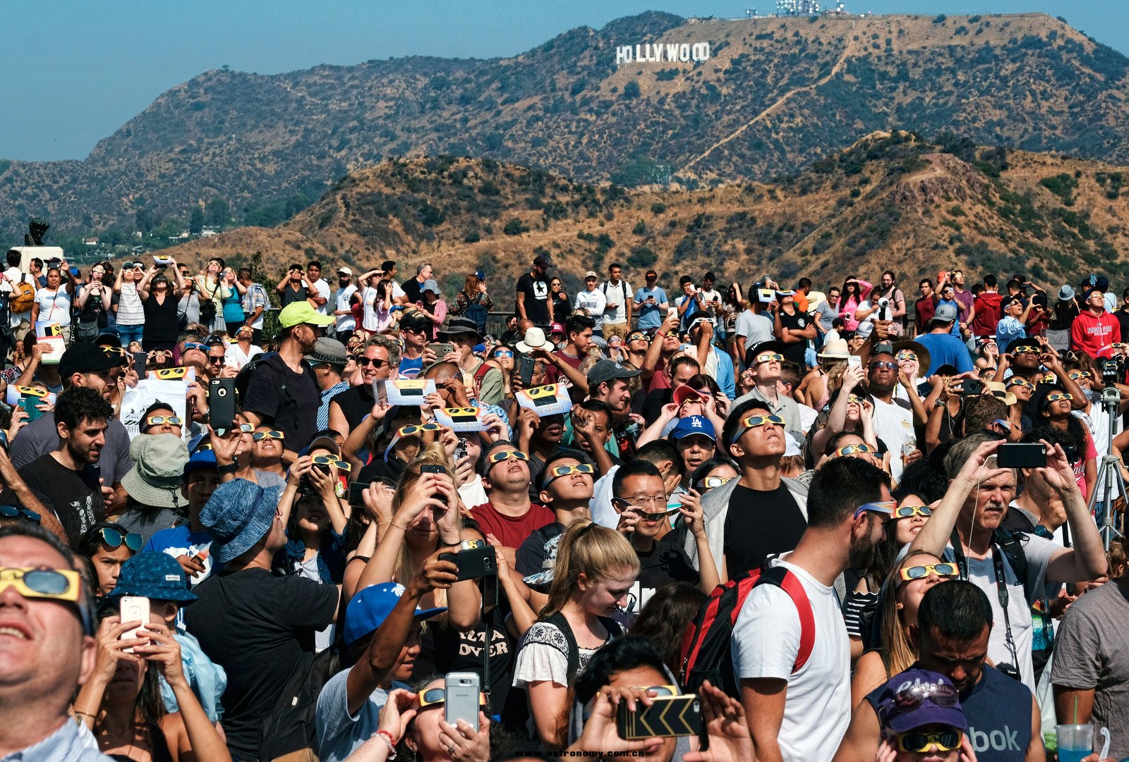 A crowd gathers in front of the iconic Hollywood sign to watch the eclipse at th.jpg