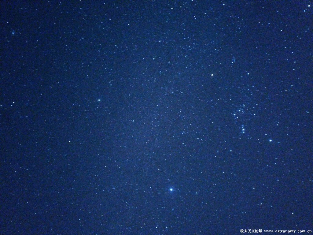 手机拍的星空 iso3200 曝光32秒 能看到一丢丢的冬季银河 但噪点满天飞