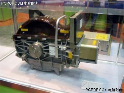 NEC制造的14寸硬盘DKU800，3620转，2.7GB的容量