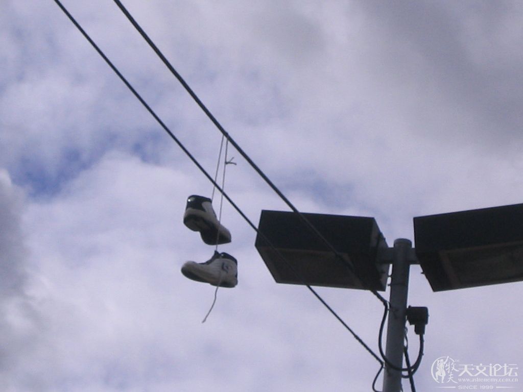 whose shoes (oakleigh station).JPG