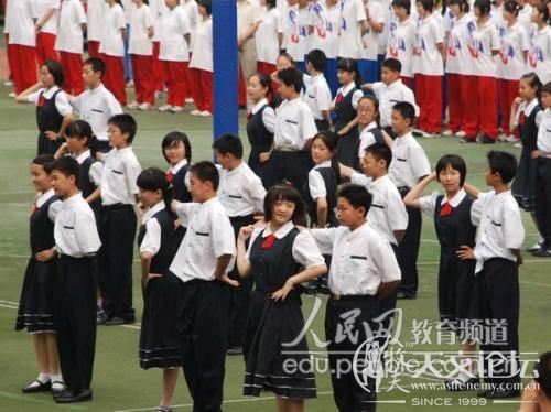第一套中小学校园集体舞现场演示