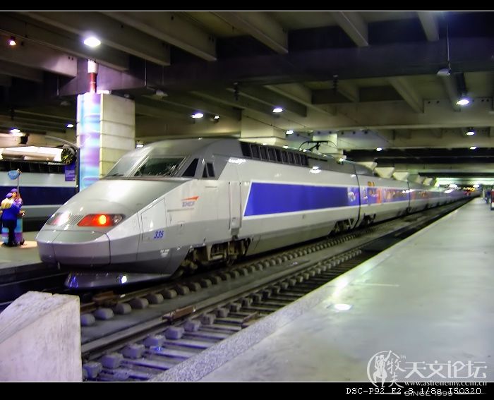 TGV_train_inside_Gare_Montparnasse_DSC08895.jpg