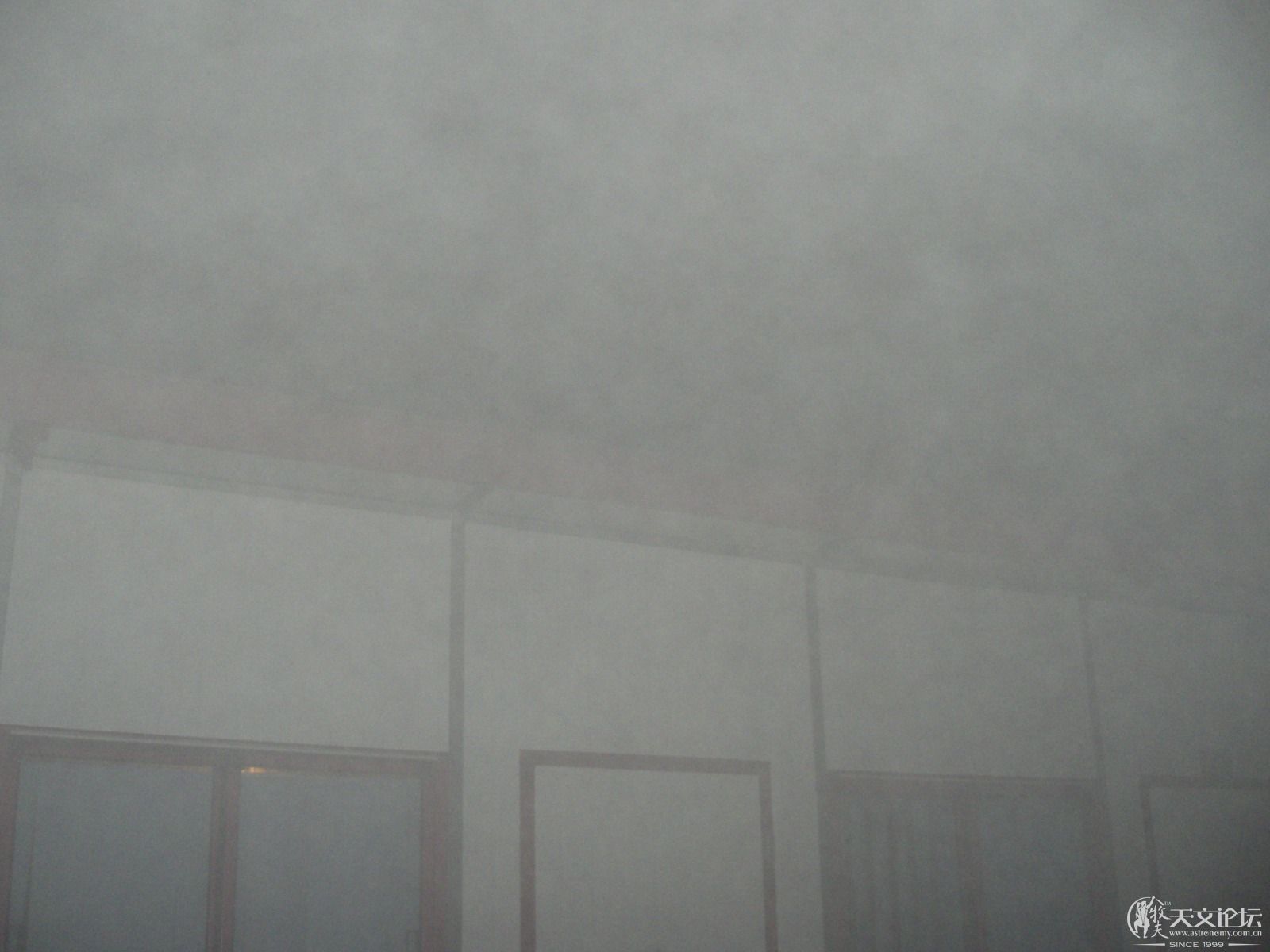房上的雾气