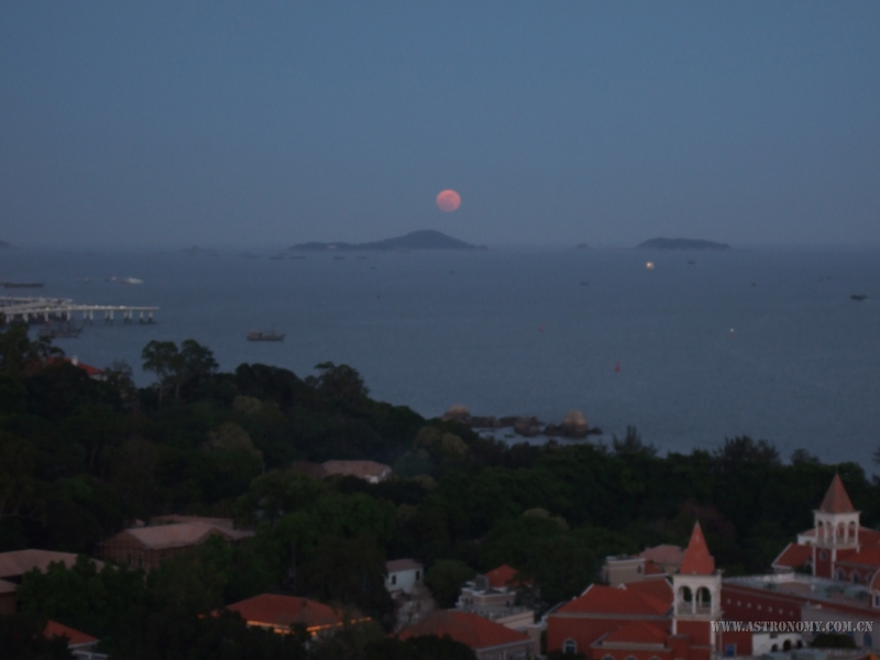 moon.jpg