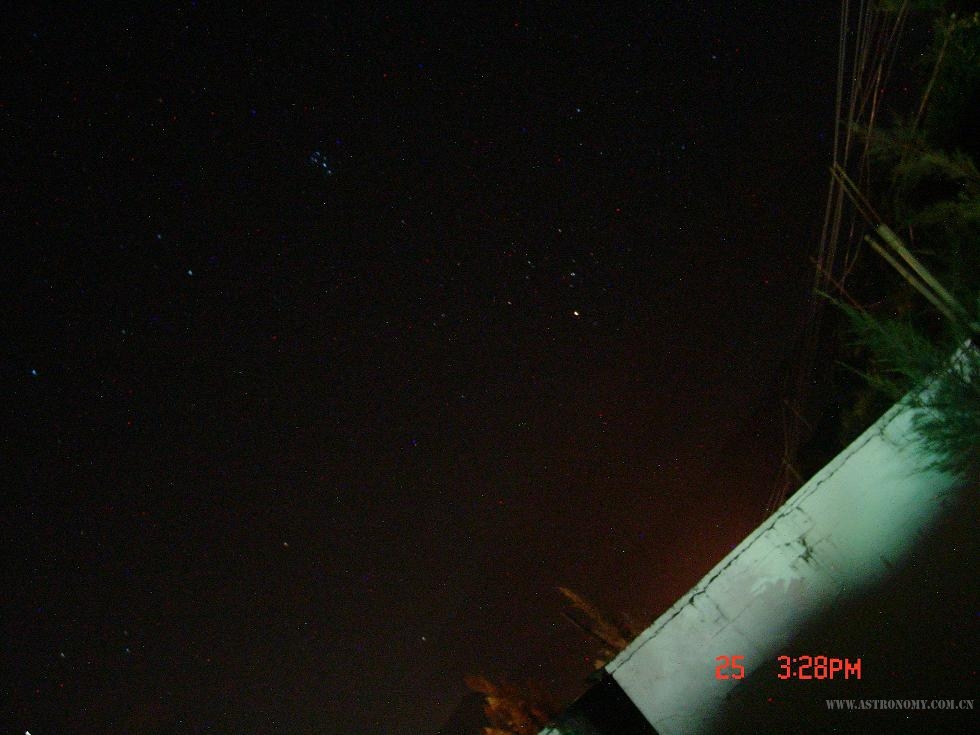 这个是在金牛座附近拍到的，不知道是什么，星团？