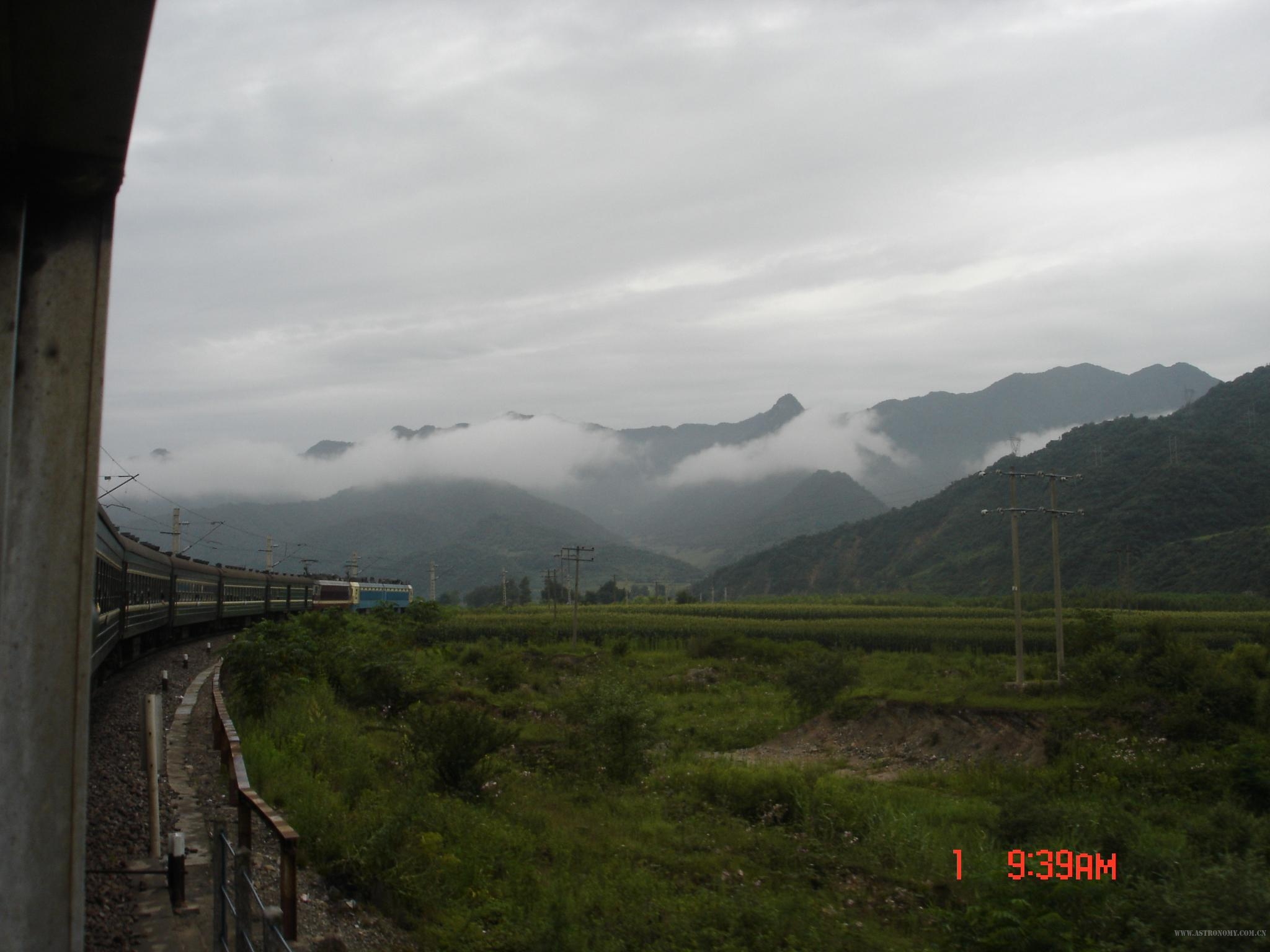 出了秦岭隧道 快到秦岭站了