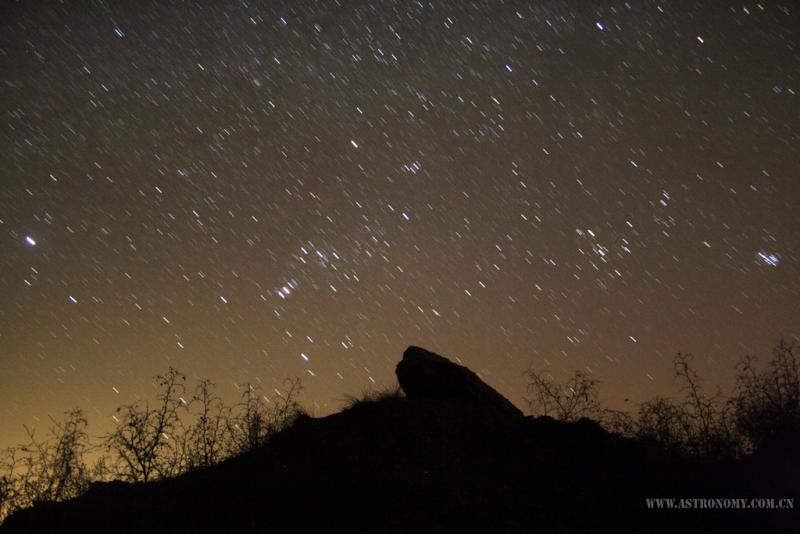 拉线星空，感觉这个景要跟踪拍效果会好