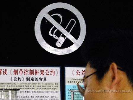 公共场所禁烟需要加大宣传力度。