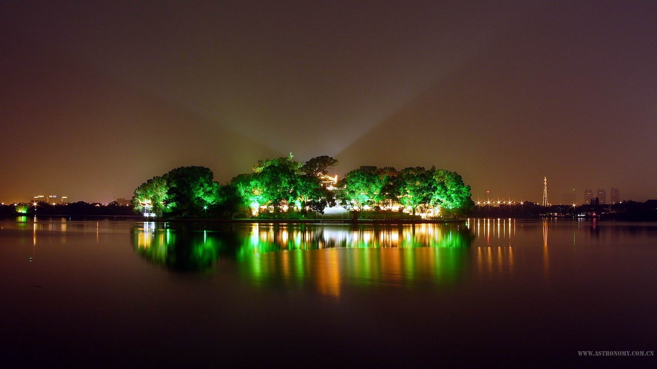 南湖湖心岛夜景.JPG