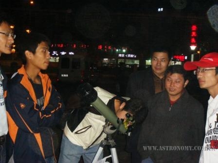 小镜子也能看月亮.JPG