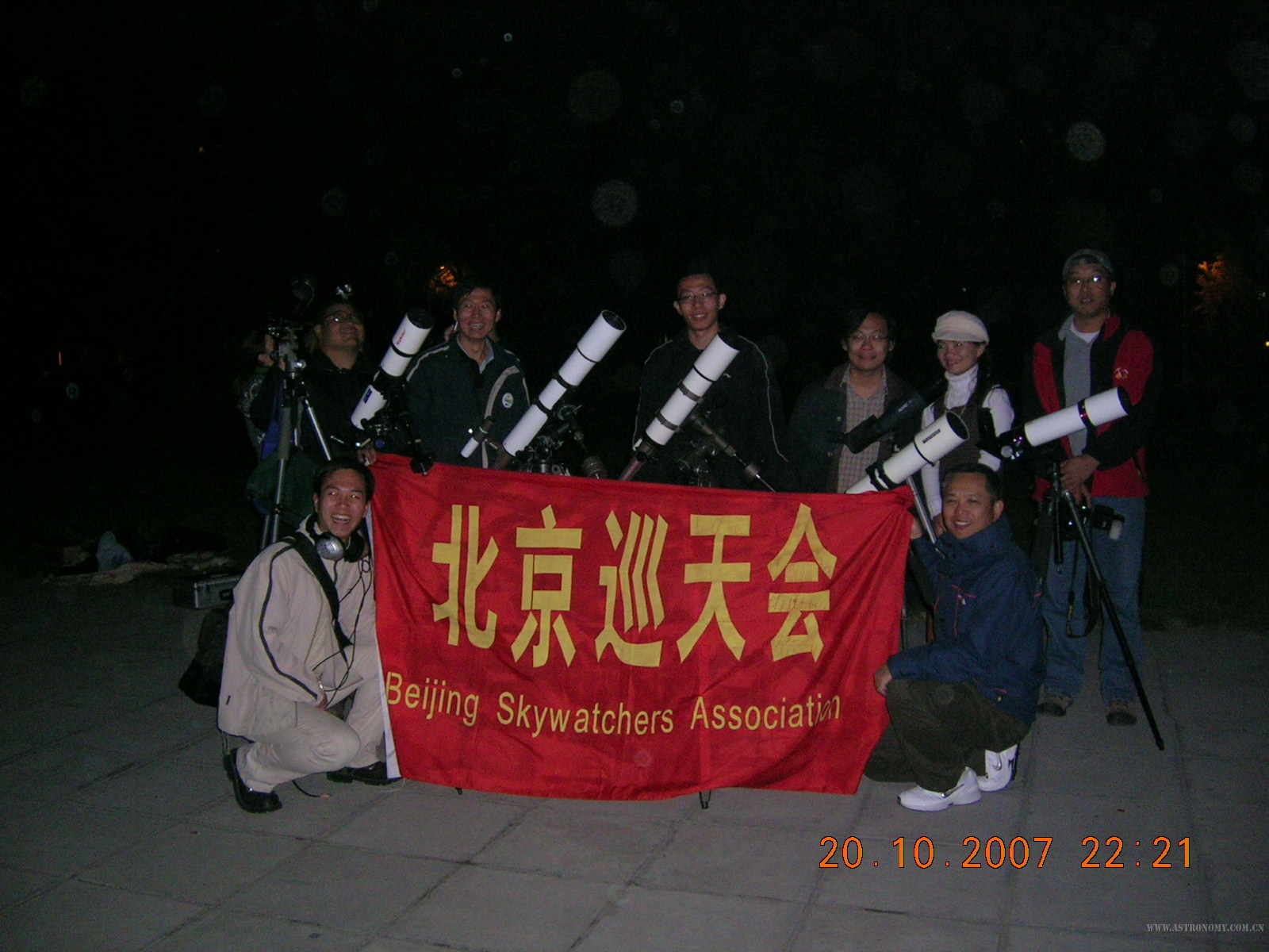 此次大家家伙的合影（由于何兄有事先走，所以少了一个）