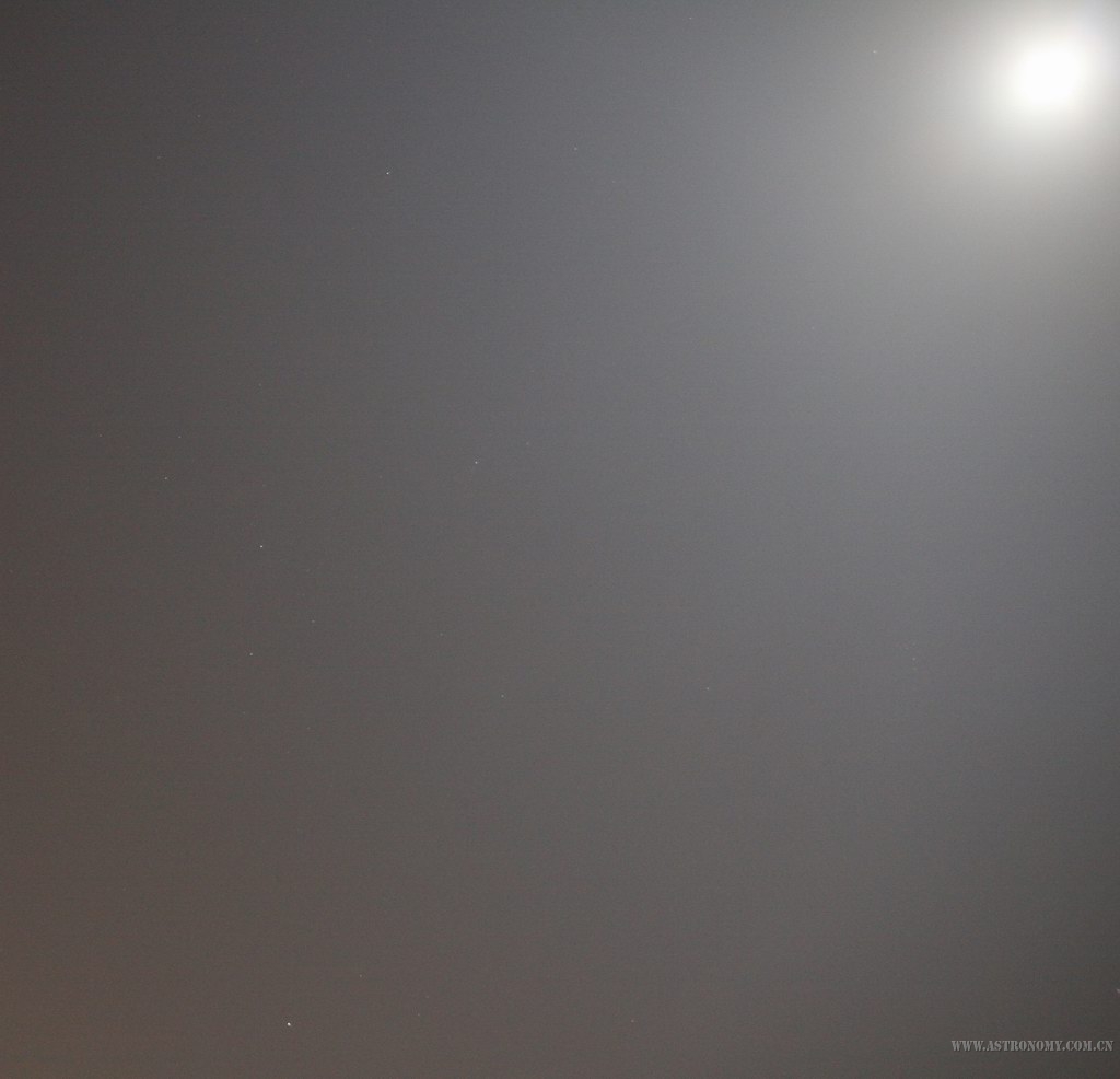 01明亮的背景天空17P隐约可见ISO800曝光3秒.jpg
