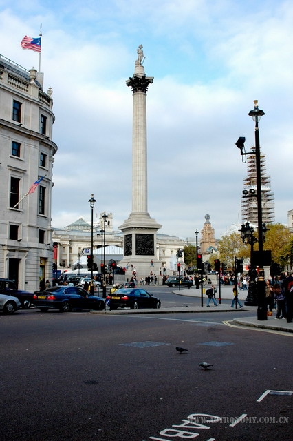 英国很著名的广场. 但又怎么能和我们的天安门广场相提并论呢. 差太远了. ... ...