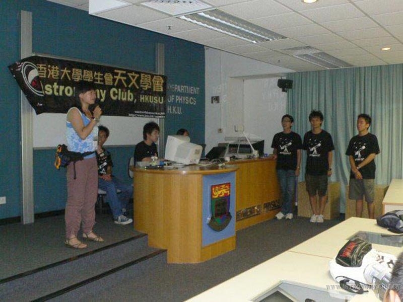 张瑶小姐代表内蒙古天文爱好者协会发言。
