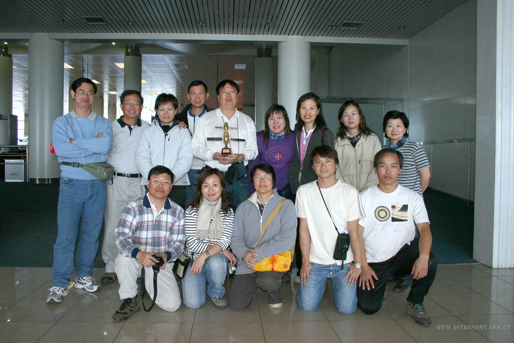 2004年到内蒙草原参加牧夫天文交流会的团员合照。