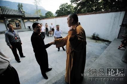 走~到里面玩玩......我是这老大.......jpg