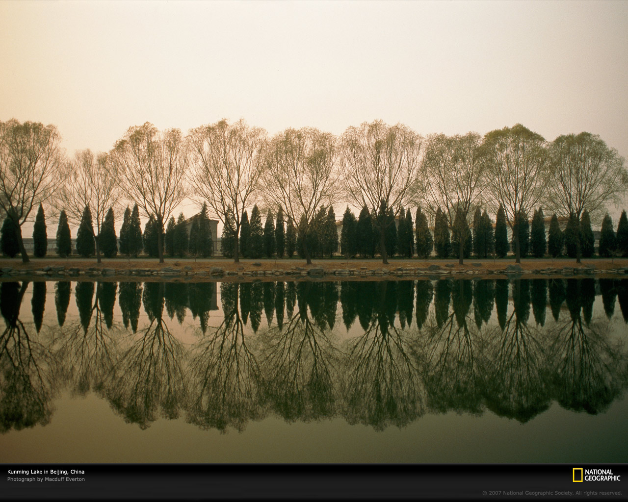 kunming-lake-reflection-92154-xl.jpg