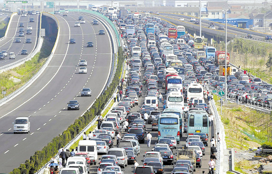 杭州湾跨海大桥通车首日 万千市民驾车争睹风景