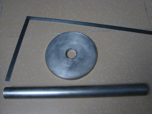 准备焊接在不锈钢圆版上的不锈钢立柱