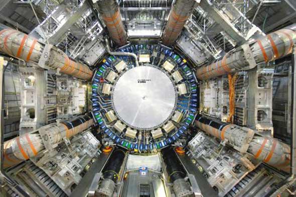ATLAS是一台巨型数字照相机，能够拍摄质子间6亿次碰撞的照片