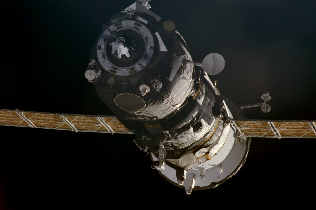 iss001-324-002.jpg