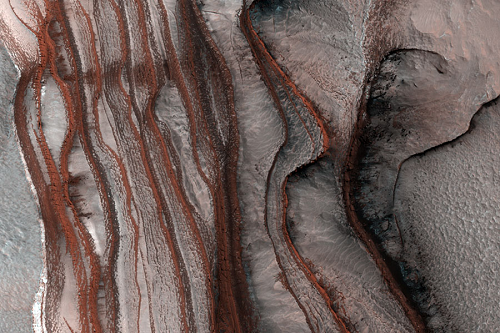 火星上红色岩壁.jpg
