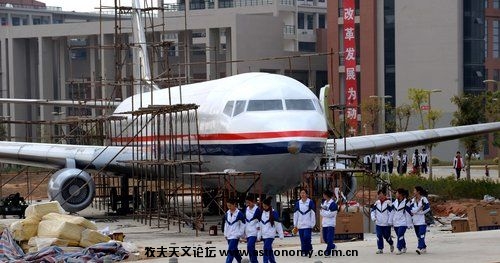 学校购买波音737飞机用于教学