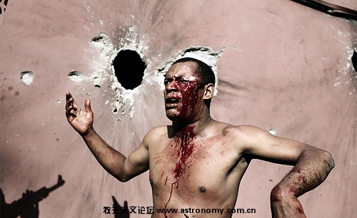 31.25 March 2008. 非盟士兵发射 3 发火箭后逮捕了屋主(昂儒昂男子) , 科摩罗政府军和非洲联盟援军对被反叛 ...