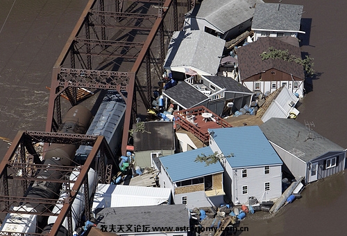 9、2008年6月14日，爱荷华州雪松河洪水，2万4千人无家可归