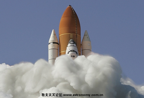 3、2008年5月31日，发现号航天飞机在佛罗里达州肯尼迪航天中心发射，前往国际空间站 ...