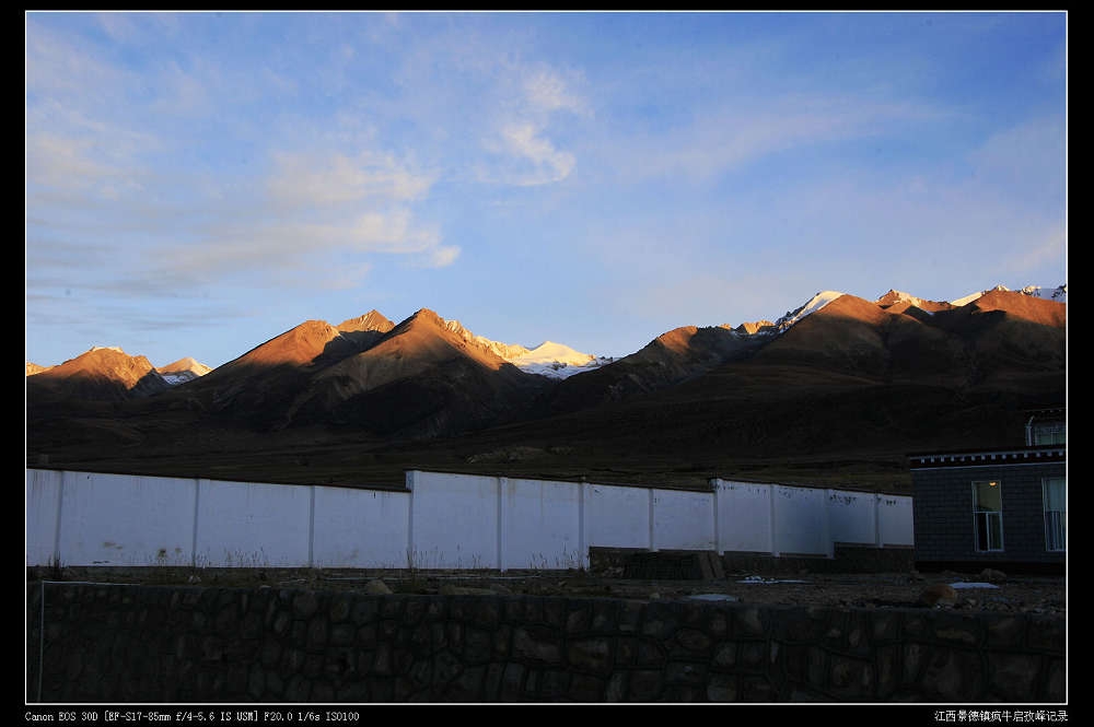 在培训基地看到的启孜峰（6206米）.jpg