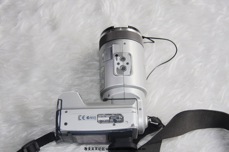 SONY F717 底部.jpg