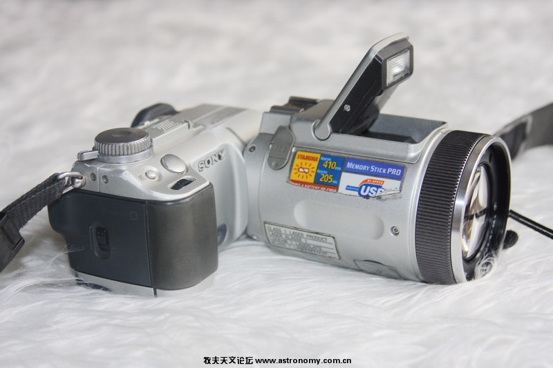 SONY F717 侧面.jpg