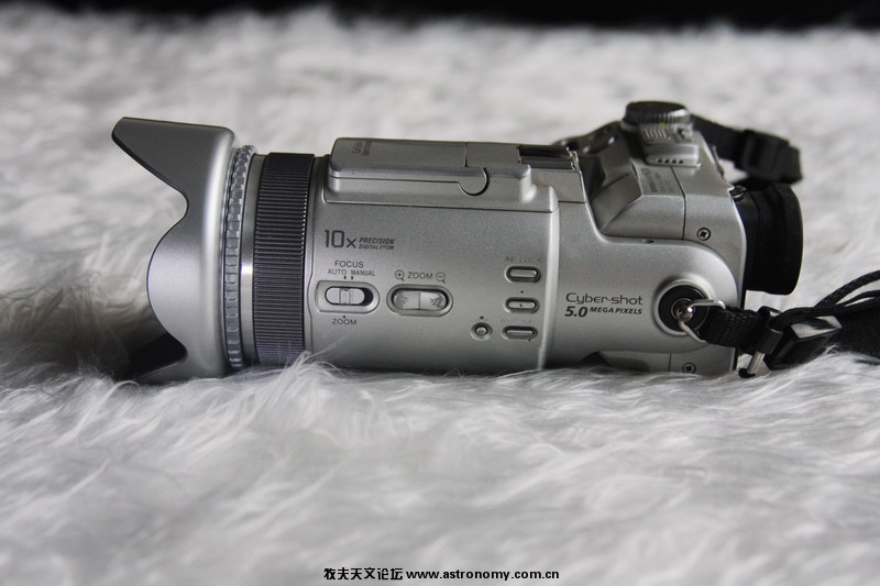 加载遮光罩的 SONY F717-1.jpg
