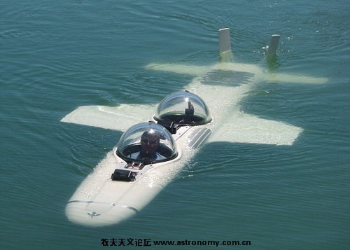 英国工程师发明水下飞机.jpg