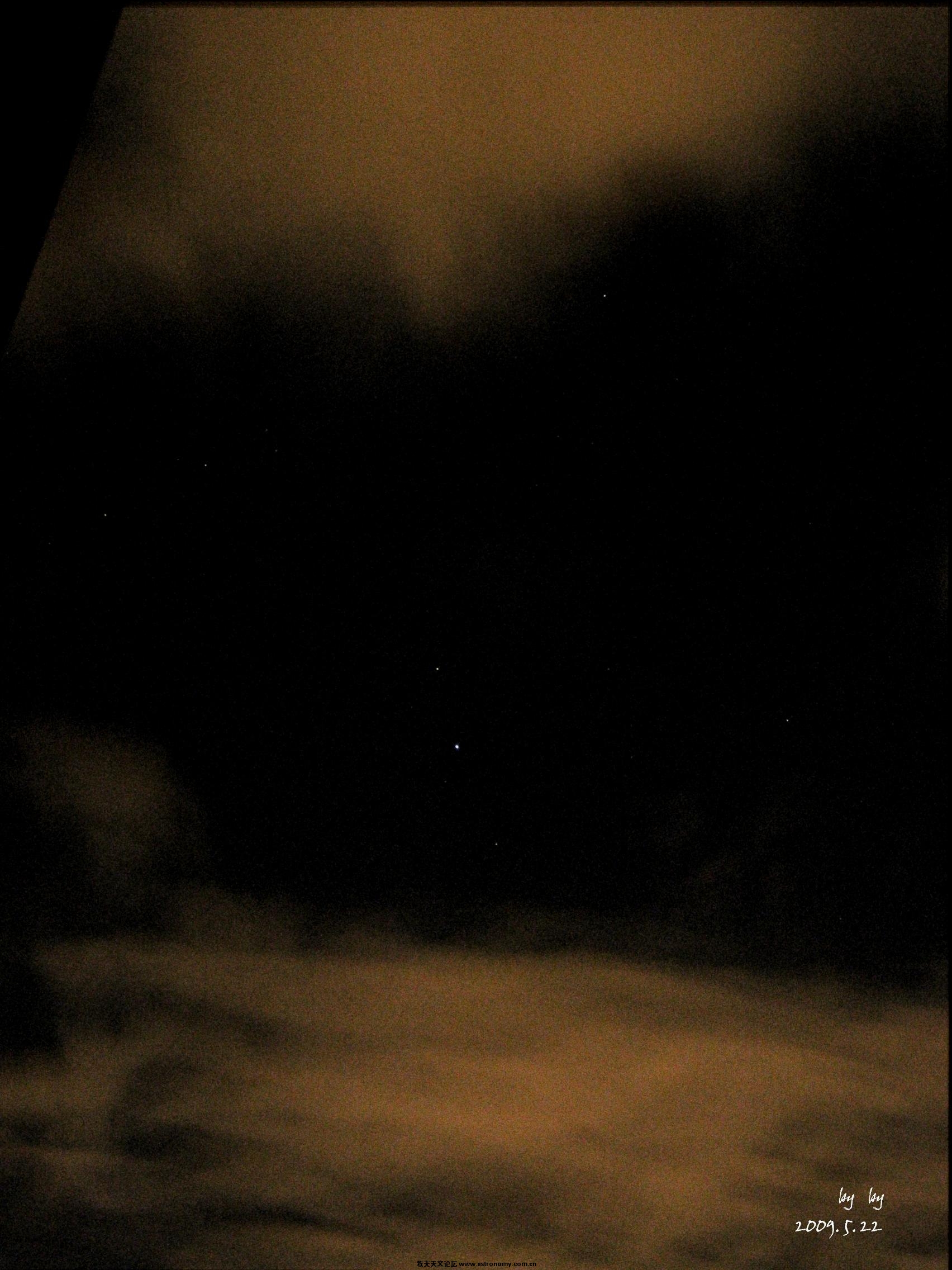 宿舍楼上的天鹰特写.JPG