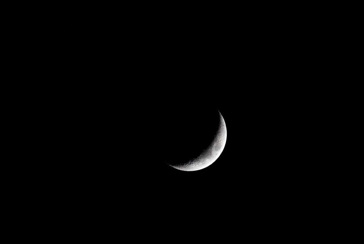moon1 05-28-2009.jpg