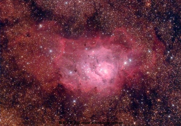 夏季夜空中非常具有代表性的礁湖星云（M8）.jpg