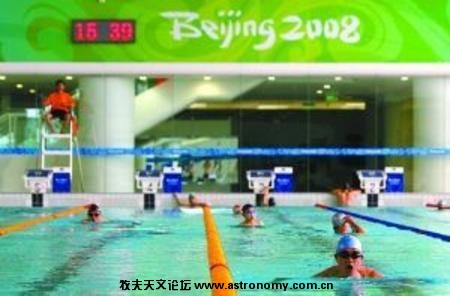 水立方热身池开放首日，吸引不少市民前来体验.jpeg