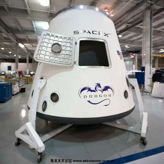 “猎鹰9号”太空舱“龙”.jpg